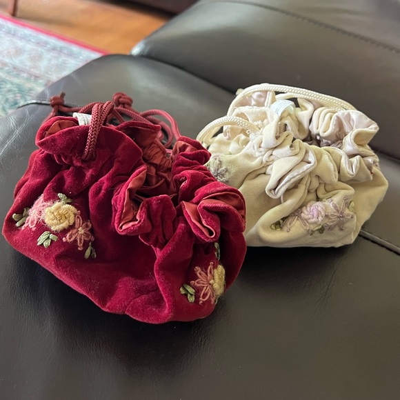 ♦️Little girl small, white & red floral pattern purse pouches w/string straps♦️ - Picture 2 of 8